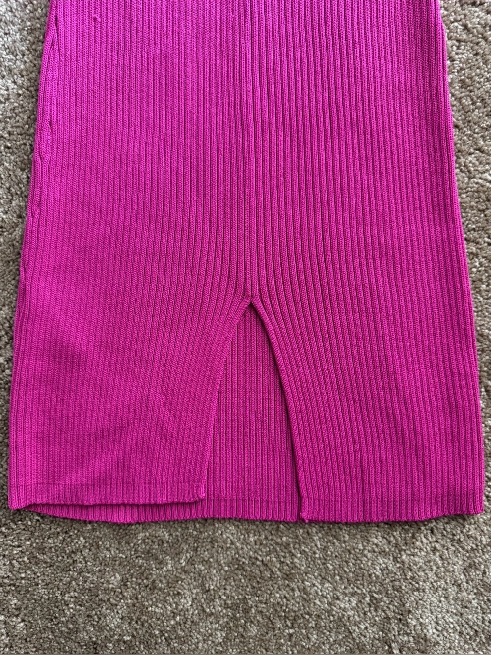 GUESS Ribbed Knit Vneck Pink Midi Dress - Picture 7 of 7